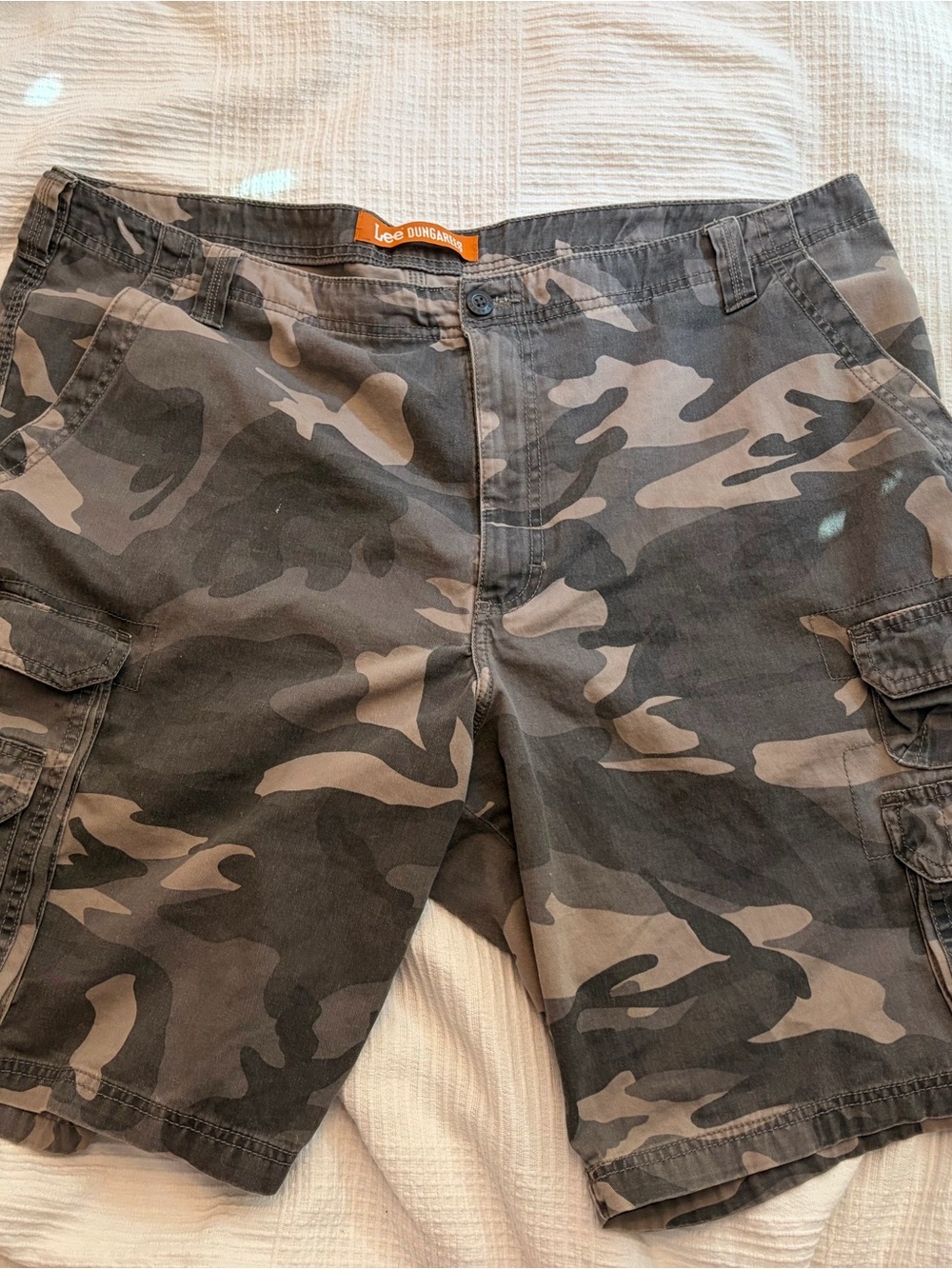 Lee Men's Camo Cargo Shorts in Gray and Tan